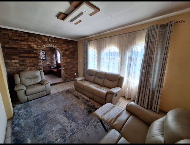 3 BEDROOM HOUSE FOR SALE IN VANDERBIJLPARK SE 3